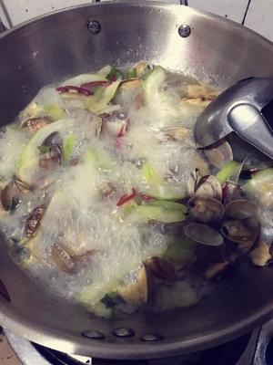 冬瓜蛤蜊汤的做法 步骤3