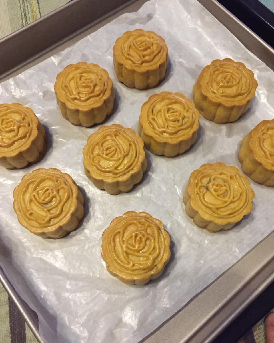 广式凤梨蛋黄月饼（100克的模具）