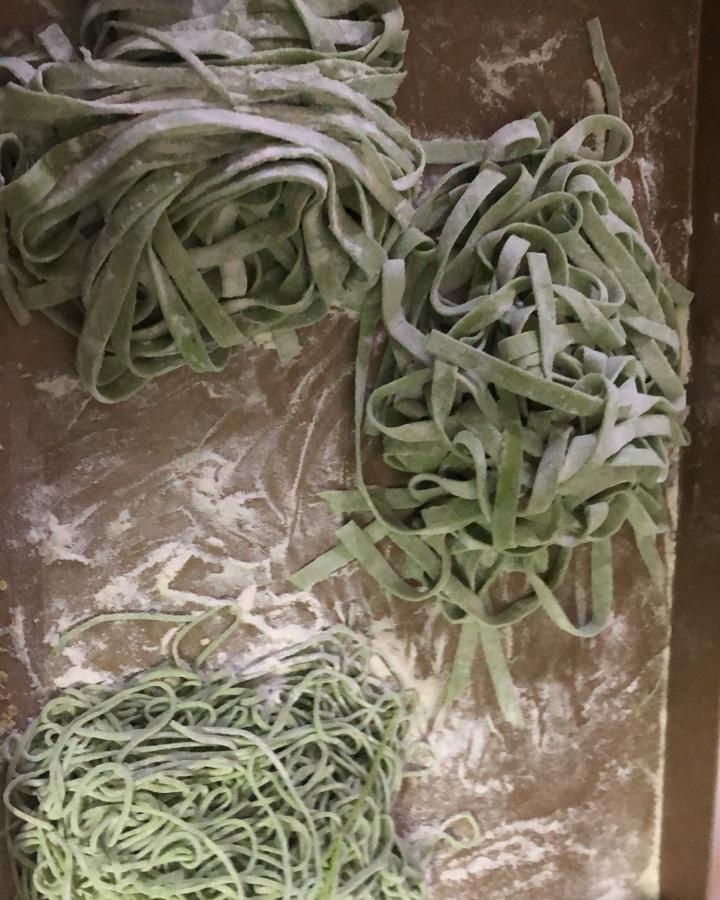 手工菠菜擀面
