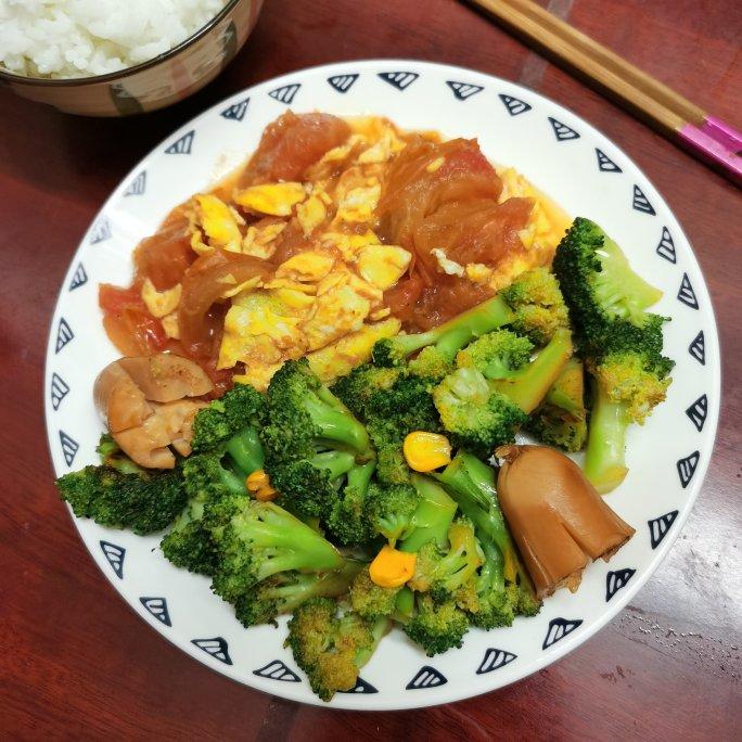 {☀快手晚餐☀}火腿肠滑蛋西兰花