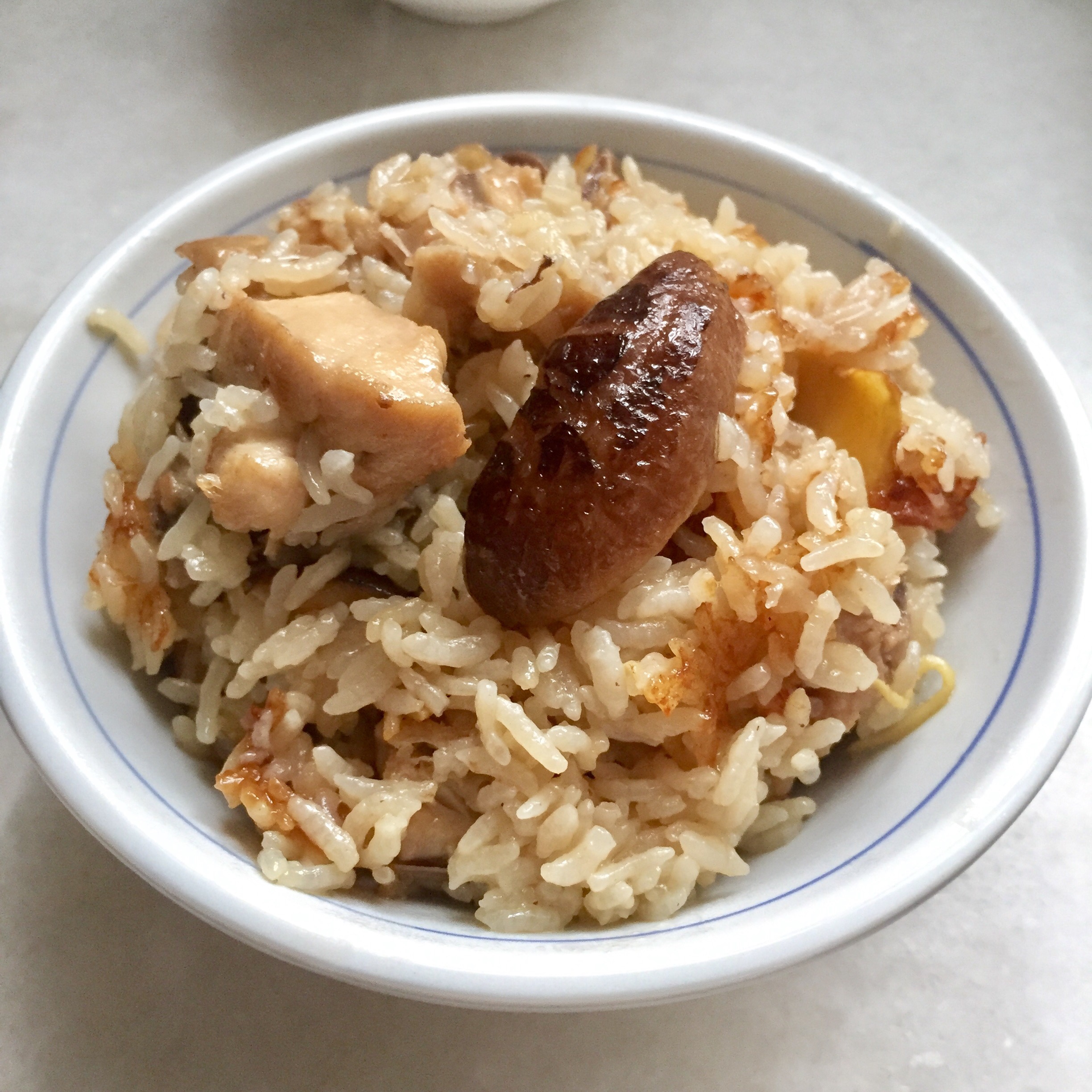 电饭锅香菇焖鸡饭的做法