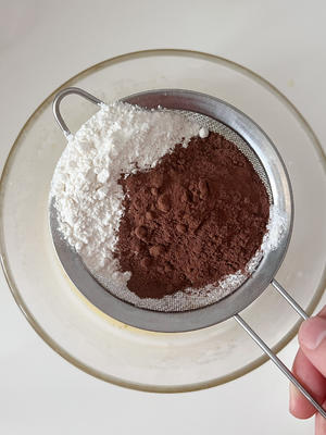 免打发巨简单❗️巨好吃的巧克力麦芬蛋糕的做法 步骤7