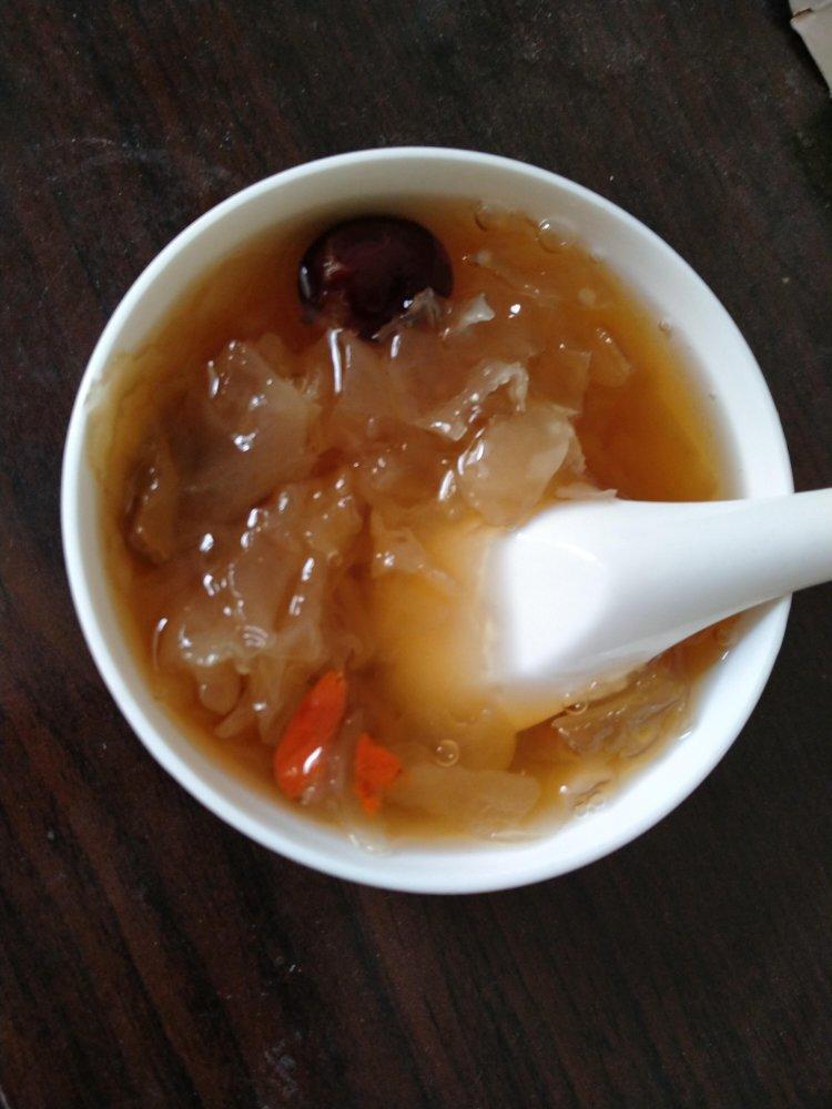 邓女士123做的冰糖银耳红枣汤