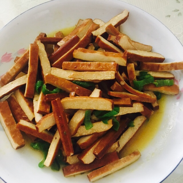 逃跑的樱桃做的青椒炒豆腐干