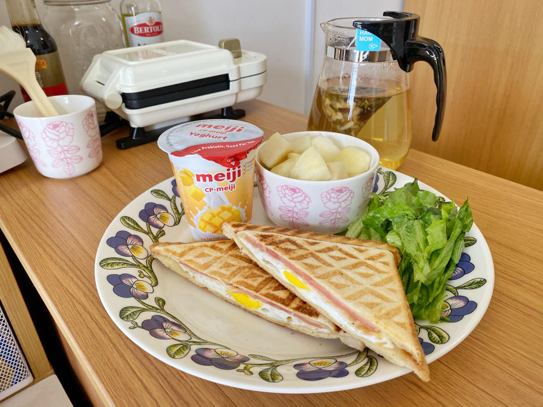 巨简单的Bruno轻食机早餐：烘烤三明治