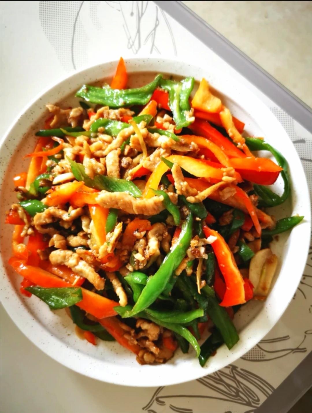 彩椒炒肉🌶️的做法