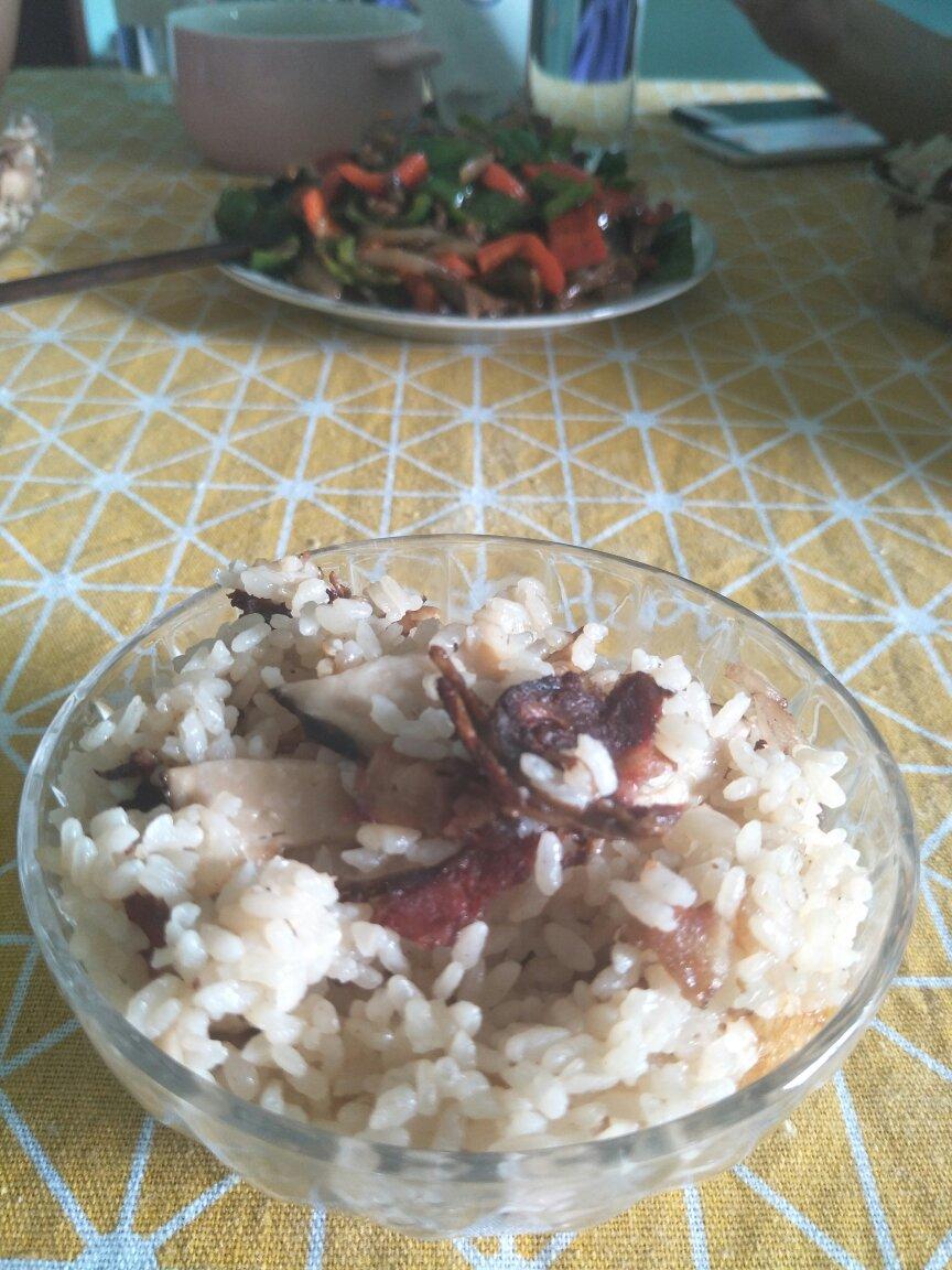 松茸腊肠焖饭