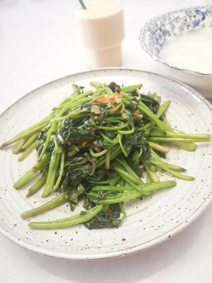 蒜蓉炒红薯叶