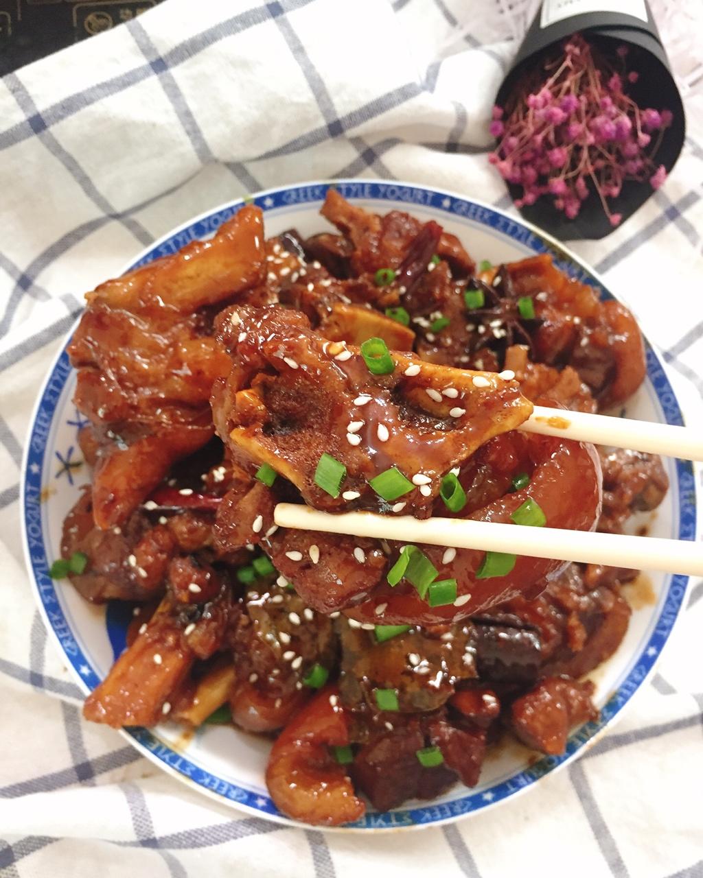 美味的家常菜：红烧猪蹄