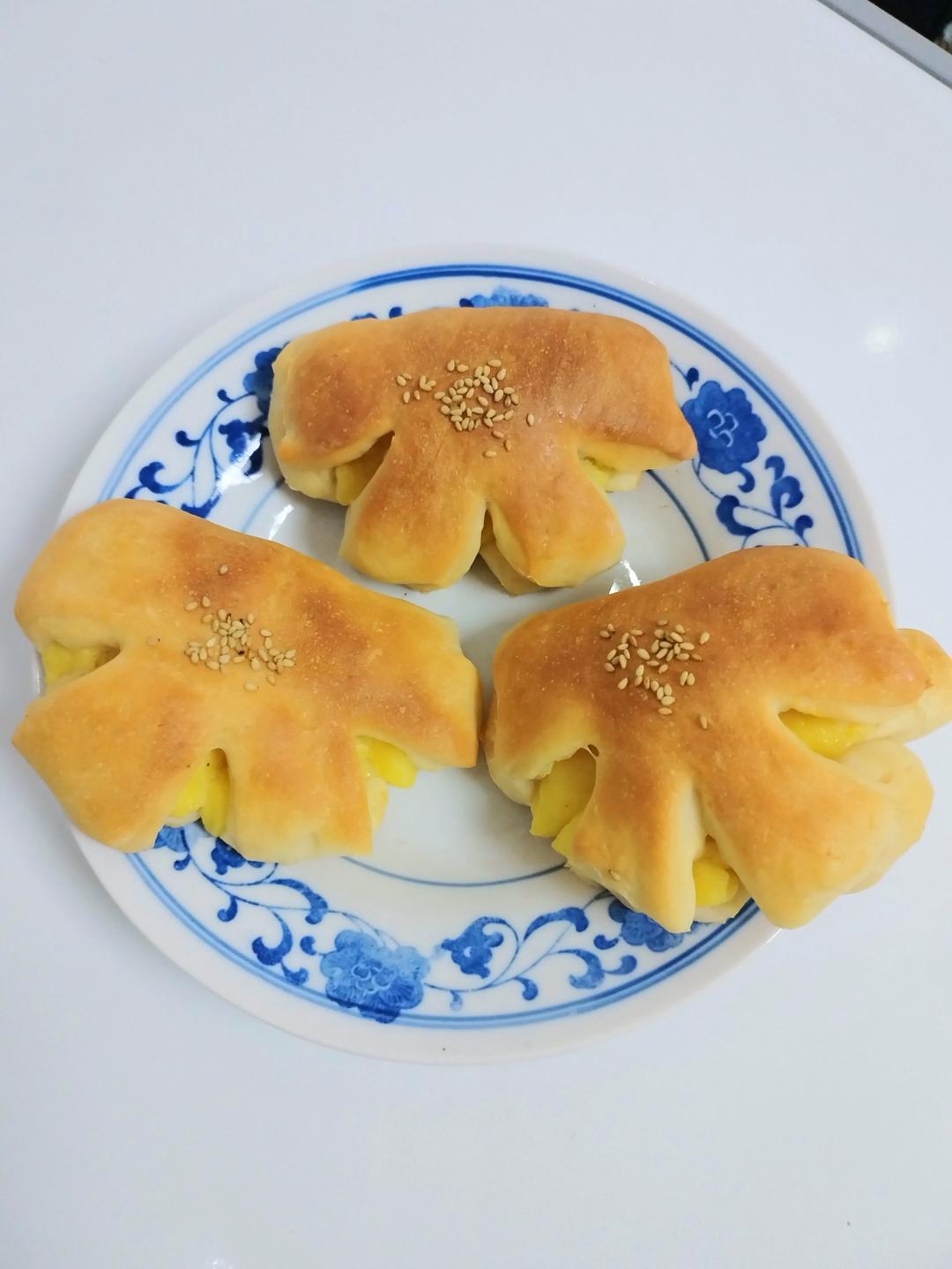 复古卡仕达夹馅面包