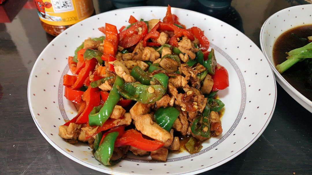 青椒炒鸡胸肉，超美味哟！超简单！