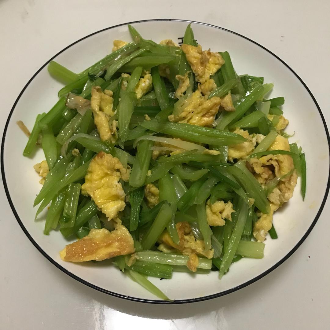 芹菜炒鸡蛋