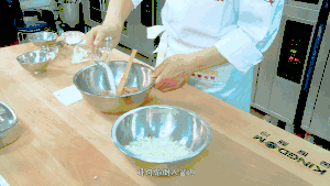 从业三十年师傅教-上海特色鲜肉生煎的做法 步骤5