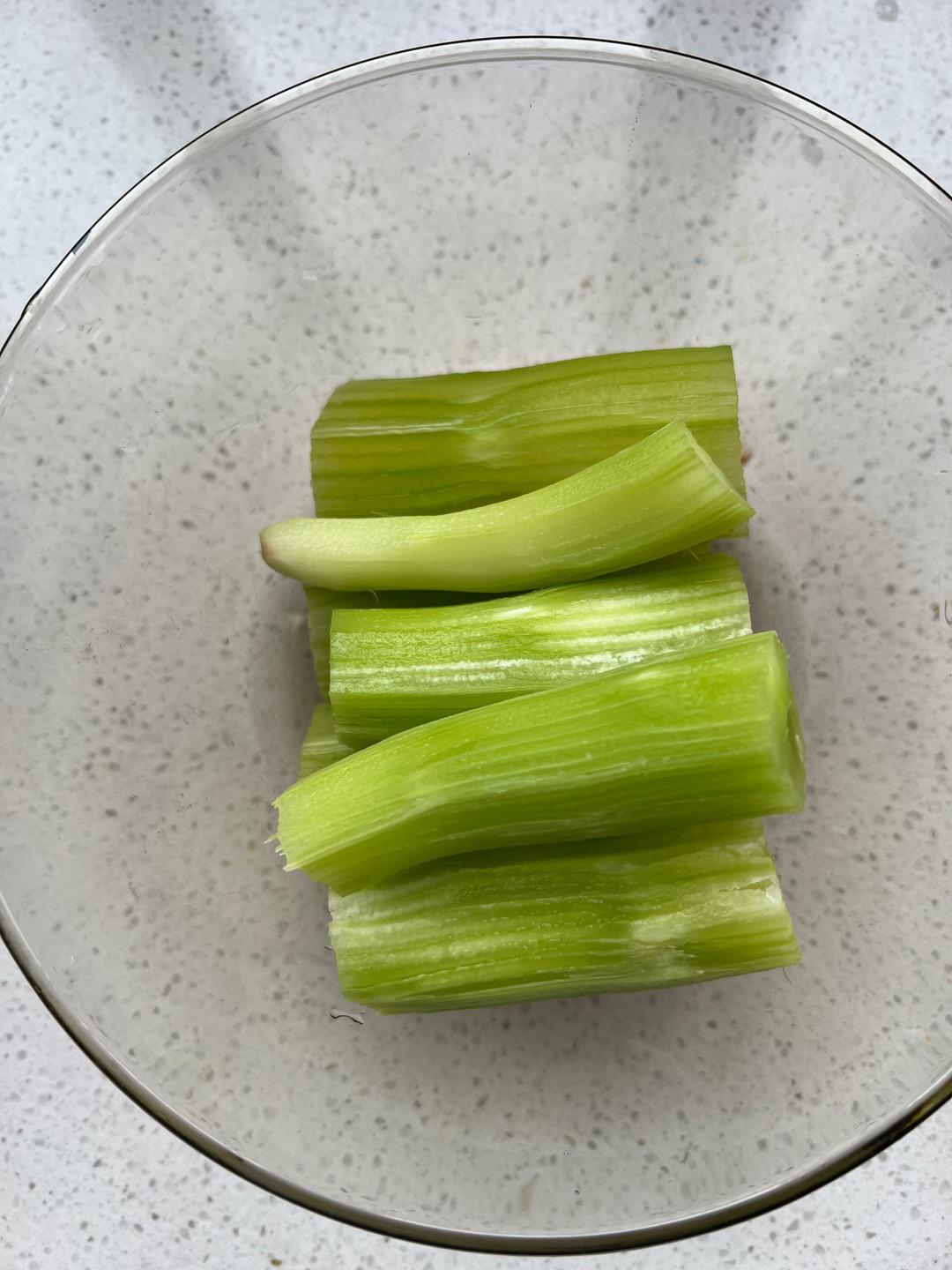 葱油莴笋的做法 步骤2