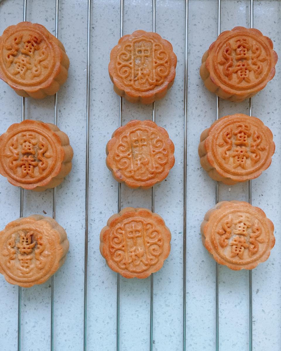 广式月饼—蛋黄莲蓉月饼