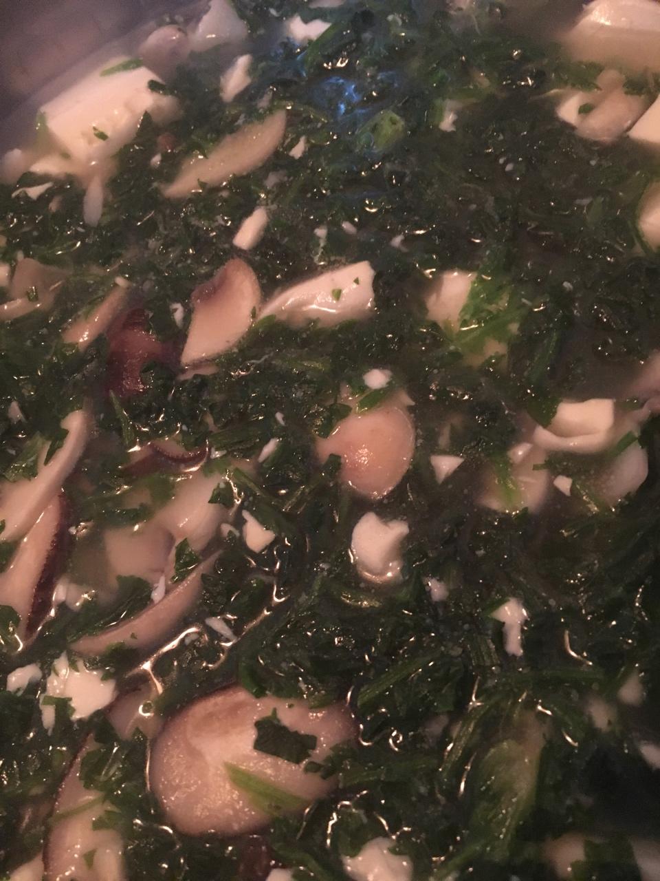 荠菜蘑菇豆腐羹