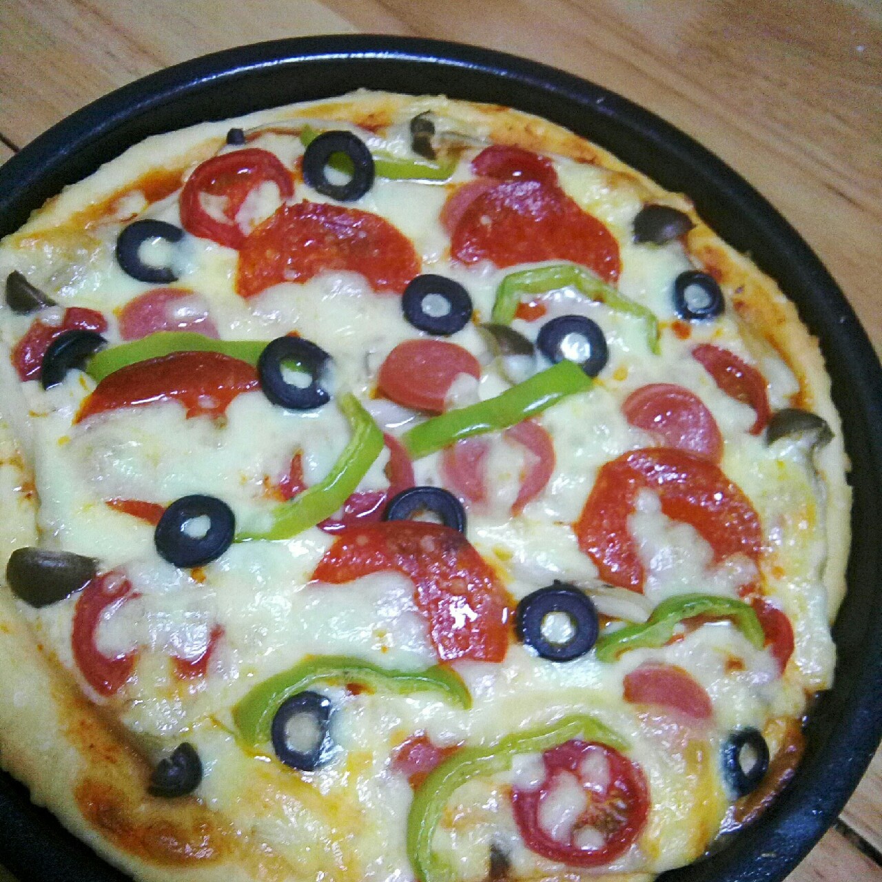 萨米肠蘑菇花边披萨