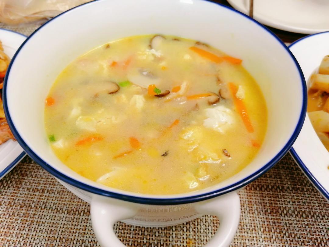 鲜的掉眉毛的三鲜菌菇汤