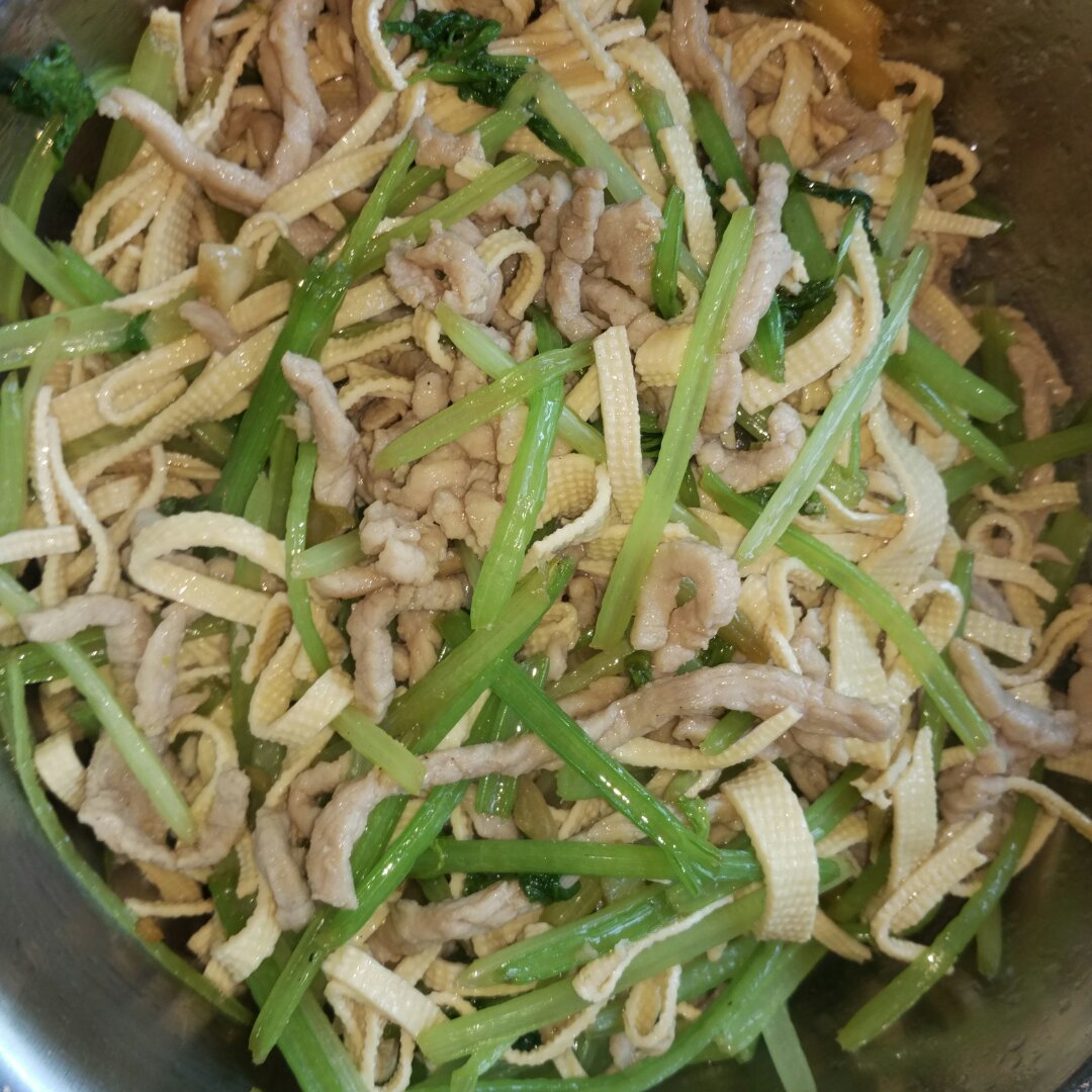 芹菜炒肉