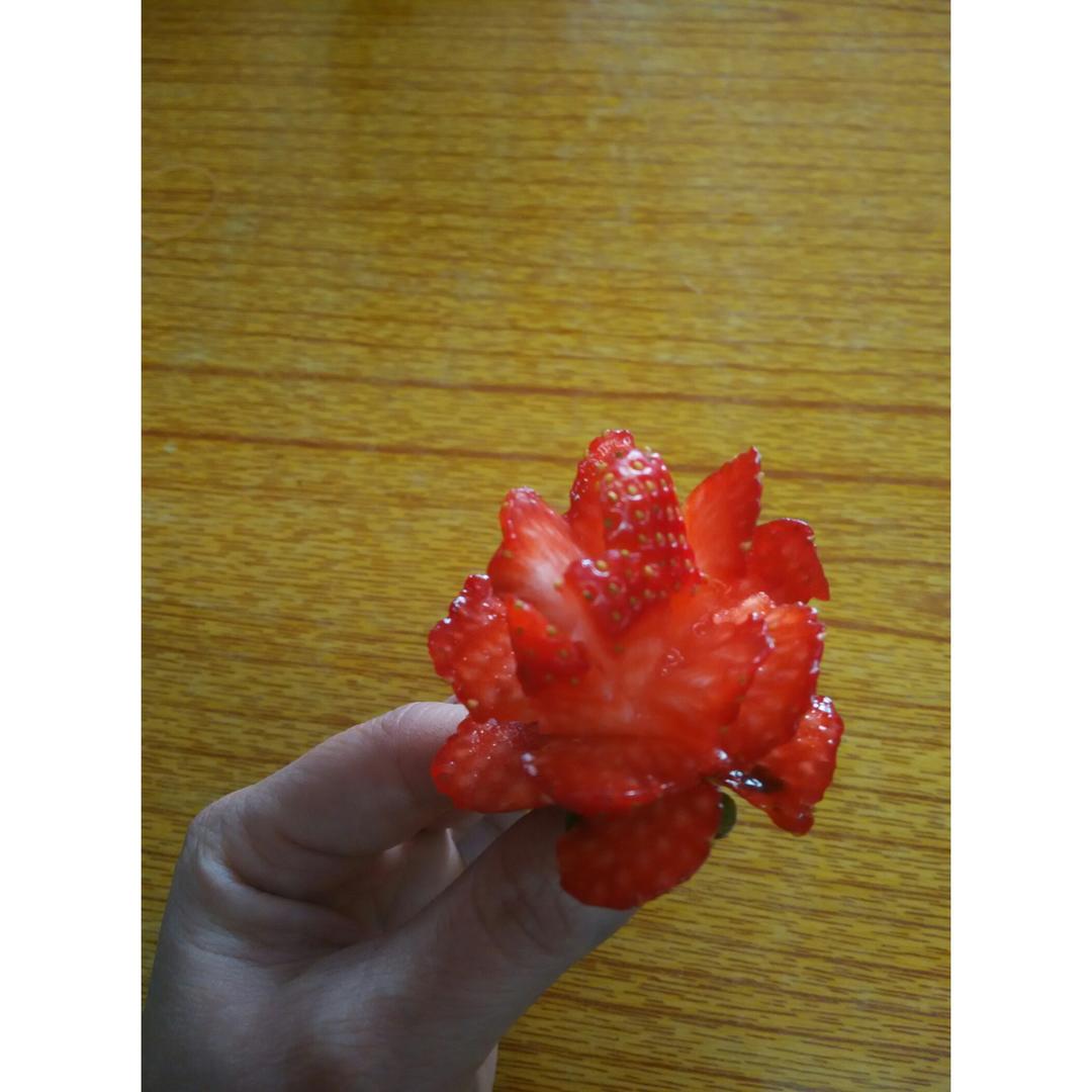草莓玫瑰花——让草莓一分钟变玫瑰