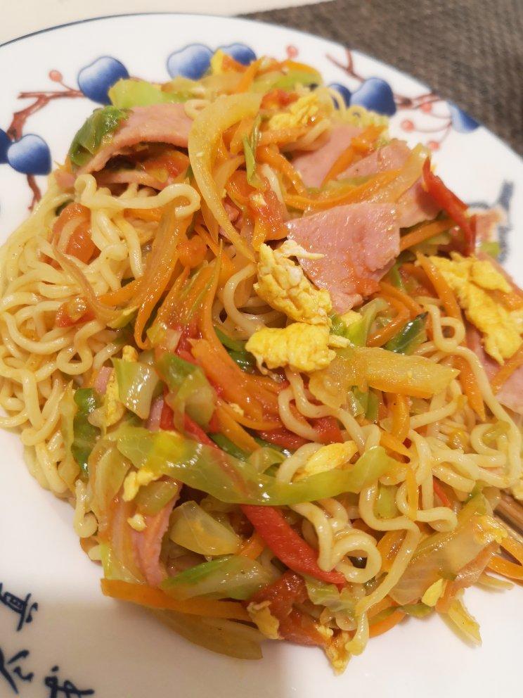 路边摊风味炒方便面