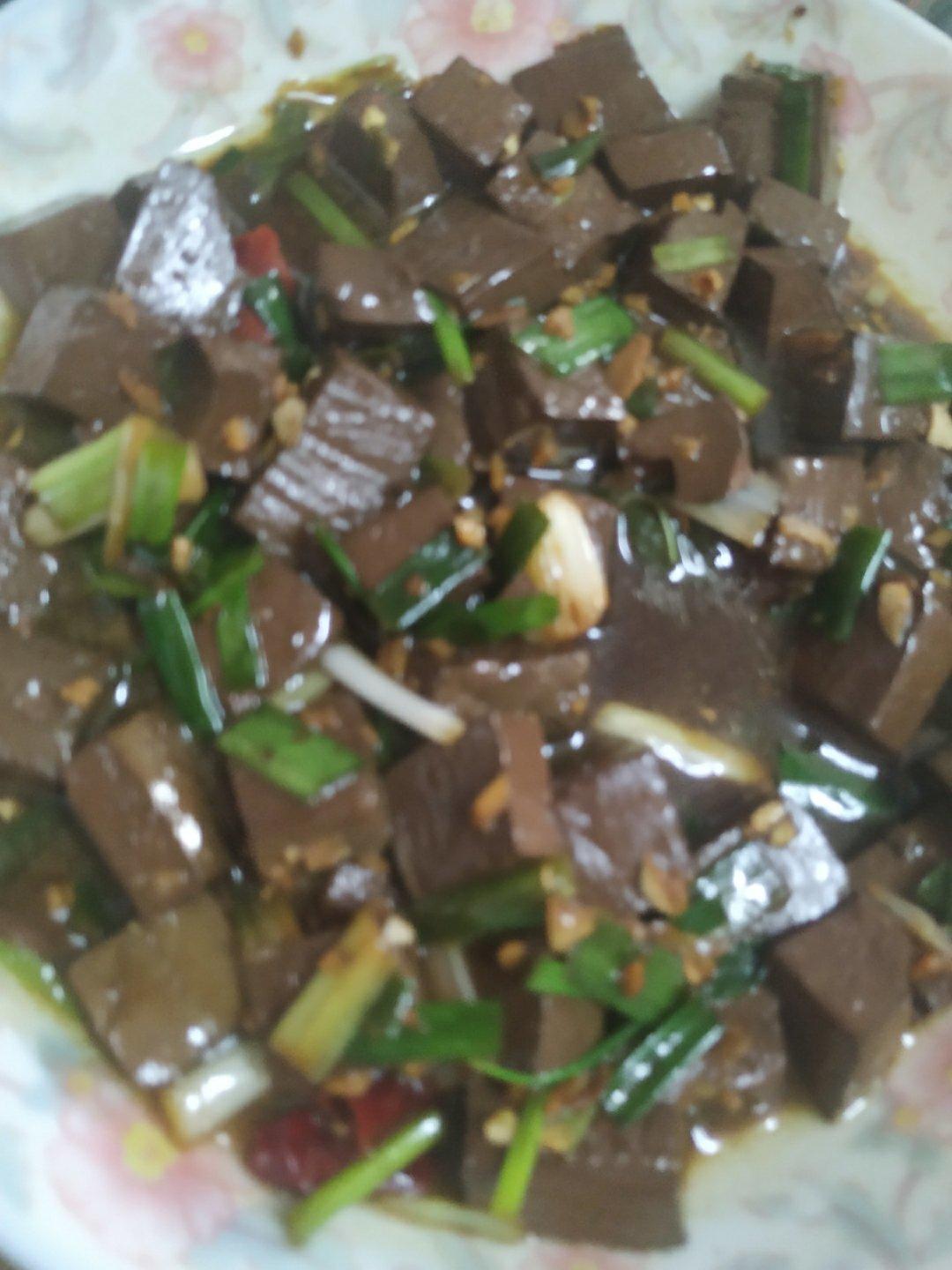 厨师长教你：“韭菜烧鸭血”的正宗做法，非常下饭
