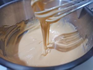 酸奶🧁纸杯蛋糕（附不开裂秘诀）的做法 步骤9