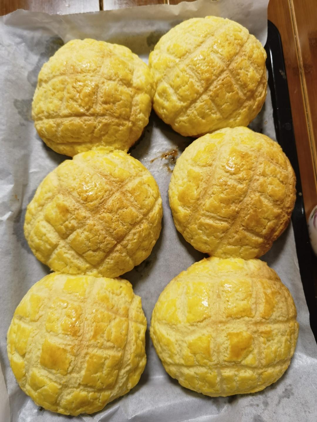 好吃到炸裂的港式菠萝包（附带制作酥皮的小视频）