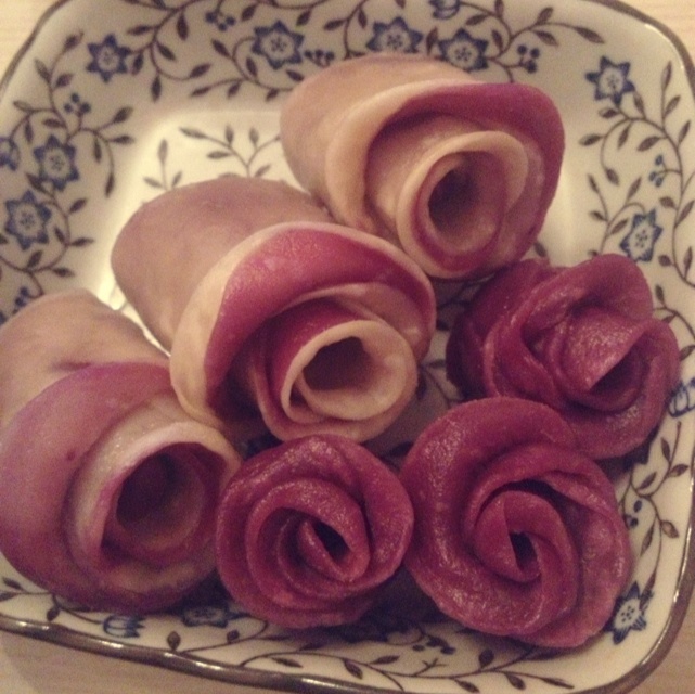 双色玫瑰花卷