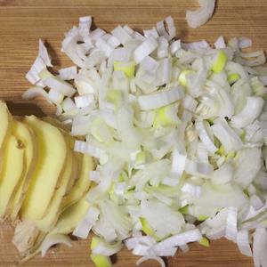 胶东大包子～白菜排骨的做法 步骤2