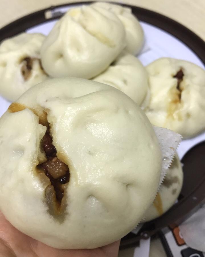 云朵般松软爆浆蜜汁叉烧包