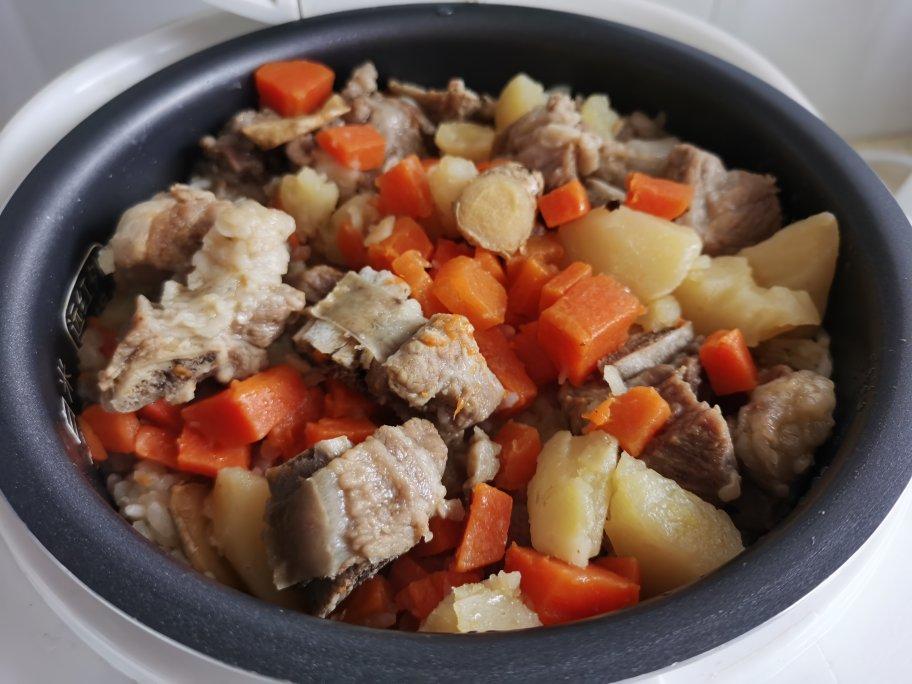 喷香排骨焖饭（爆好吃）