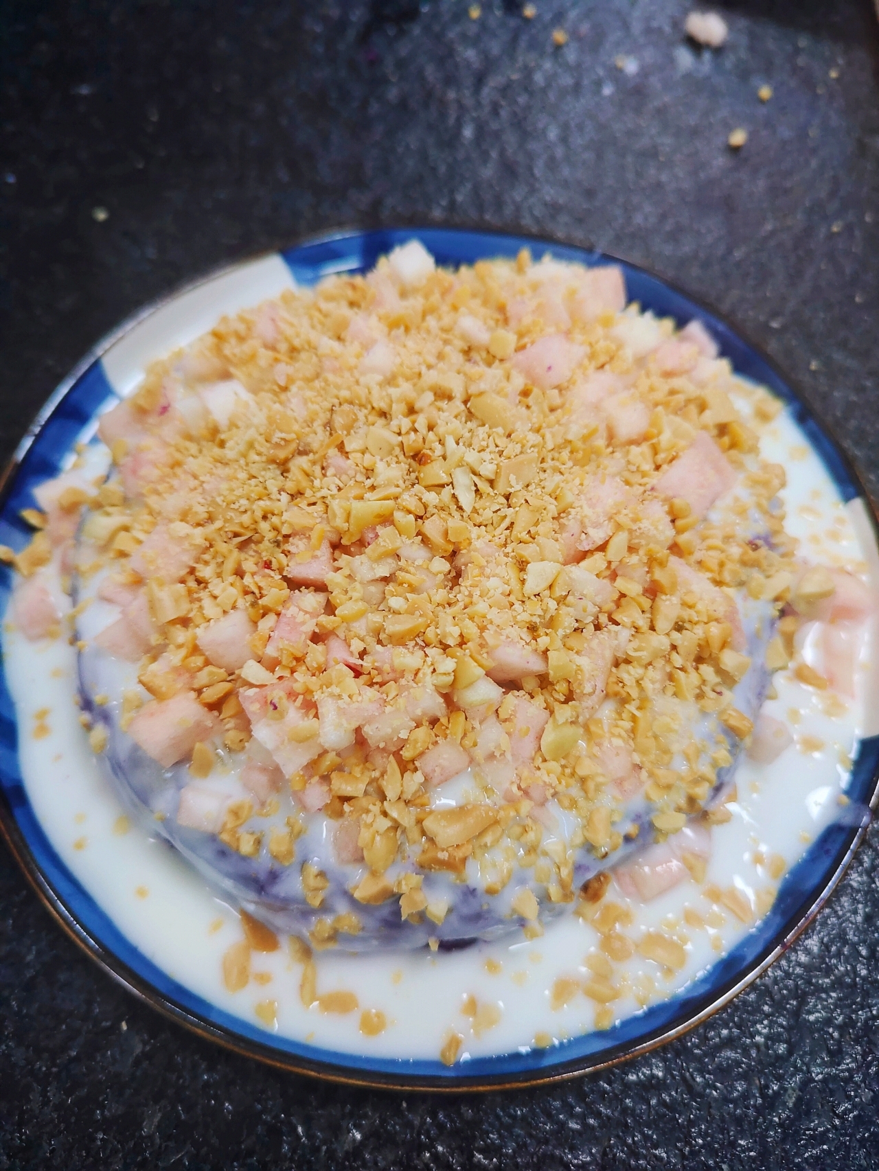减肥减脂早餐—紫薯酸奶燕麦片＋手机拍照