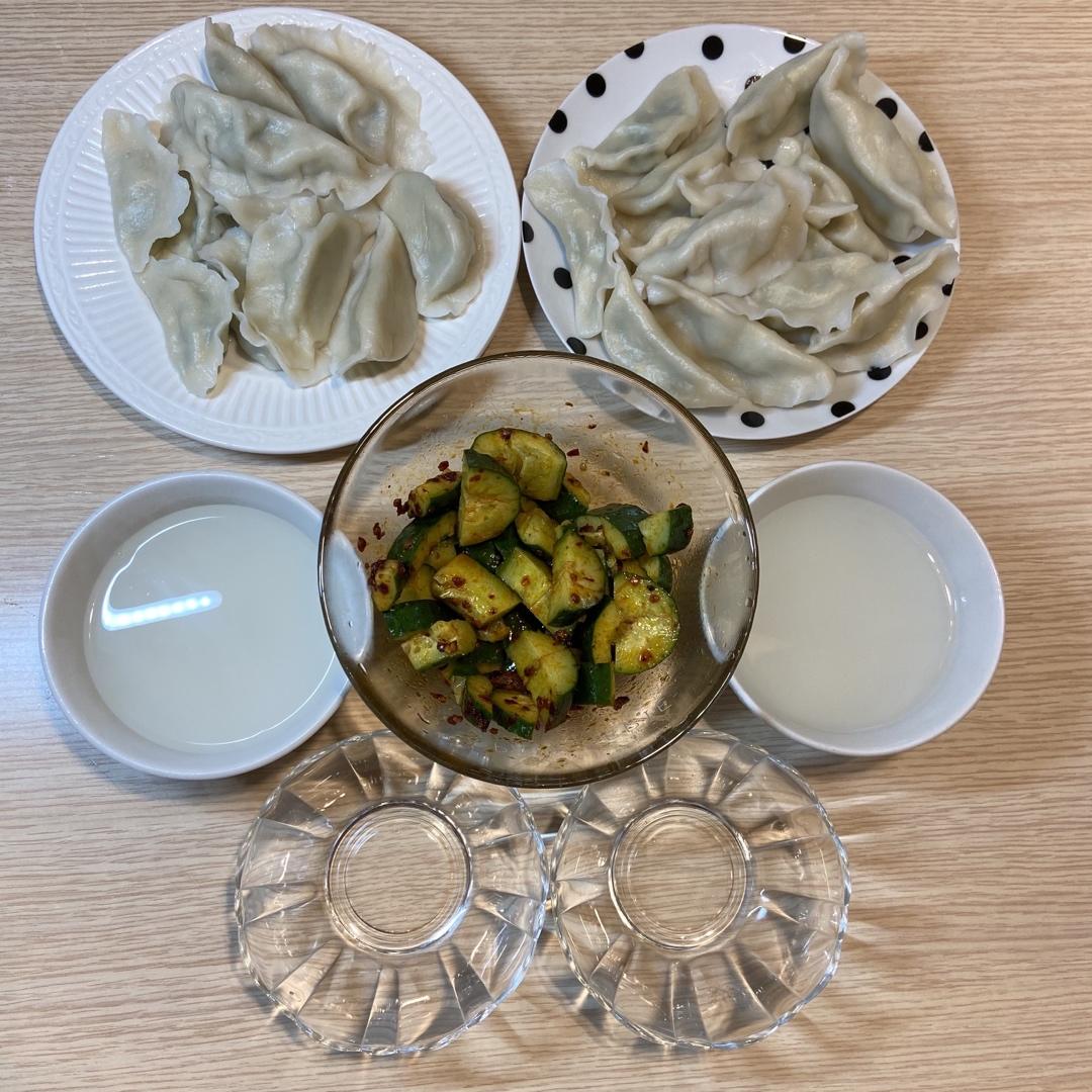 每逢佳节必吃的三鲜馅水饺，日常也最爱吃，简单又鲜香