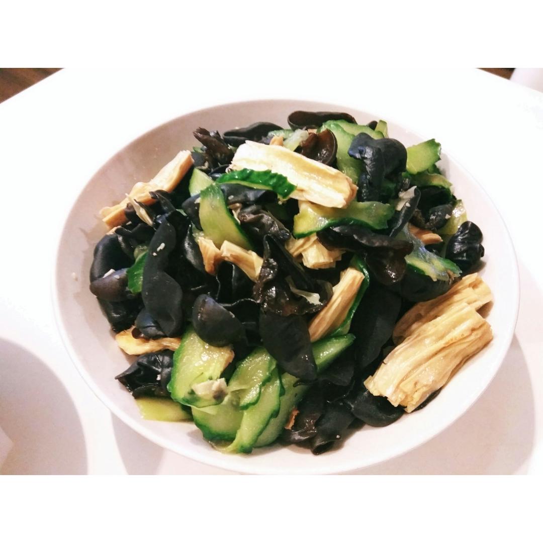 腐竹木耳黄瓜炒