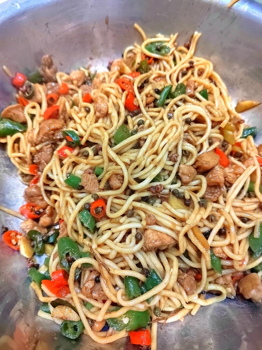 麻辣过瘾双椒鸡捞面