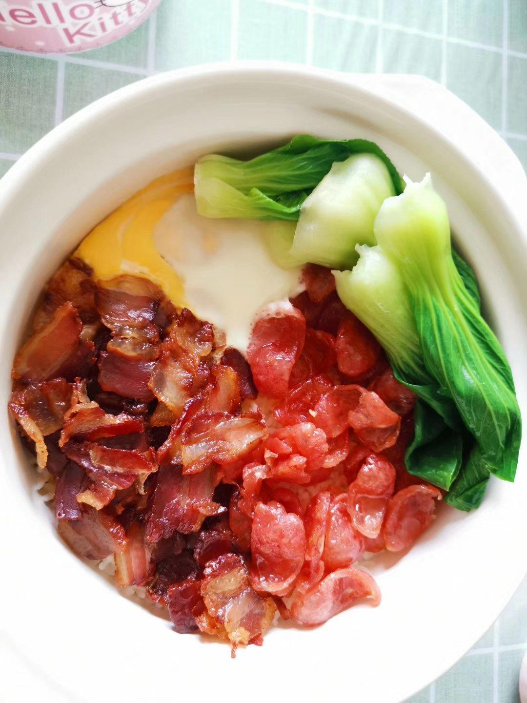 广式腊味煲仔饭