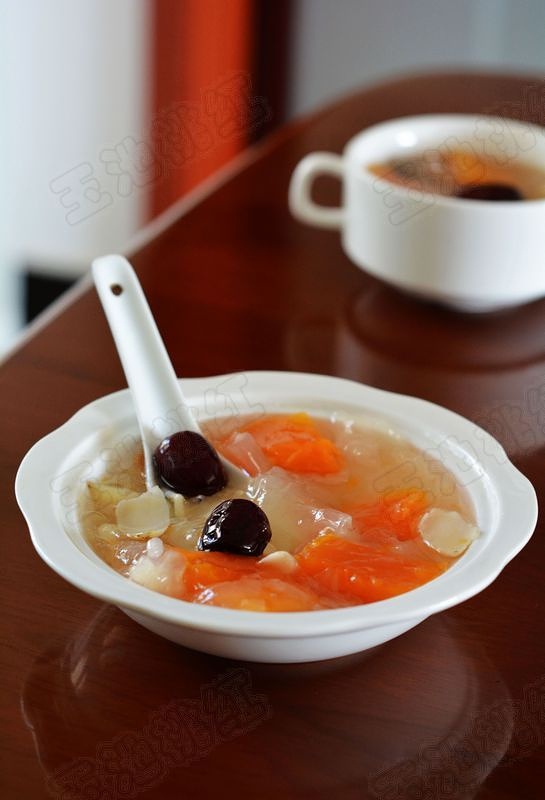 木瓜银耳百合汤——美丽女人滋补汤的做法