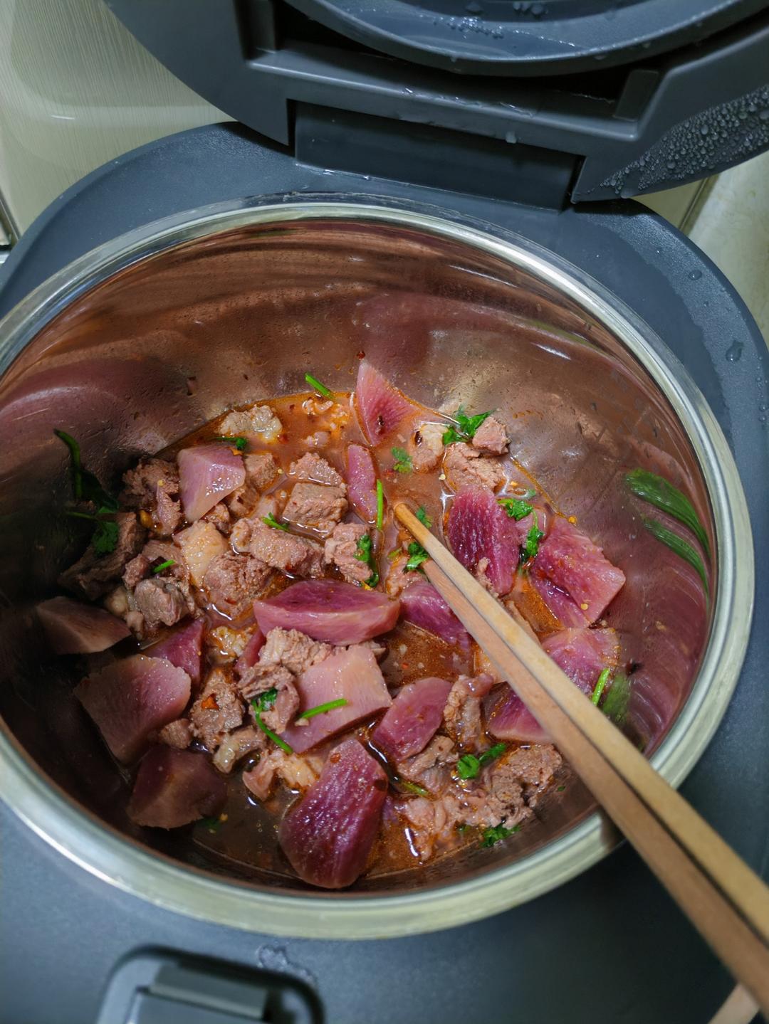 冬日限定——清炖萝卜牛腩（照例附蘸料）