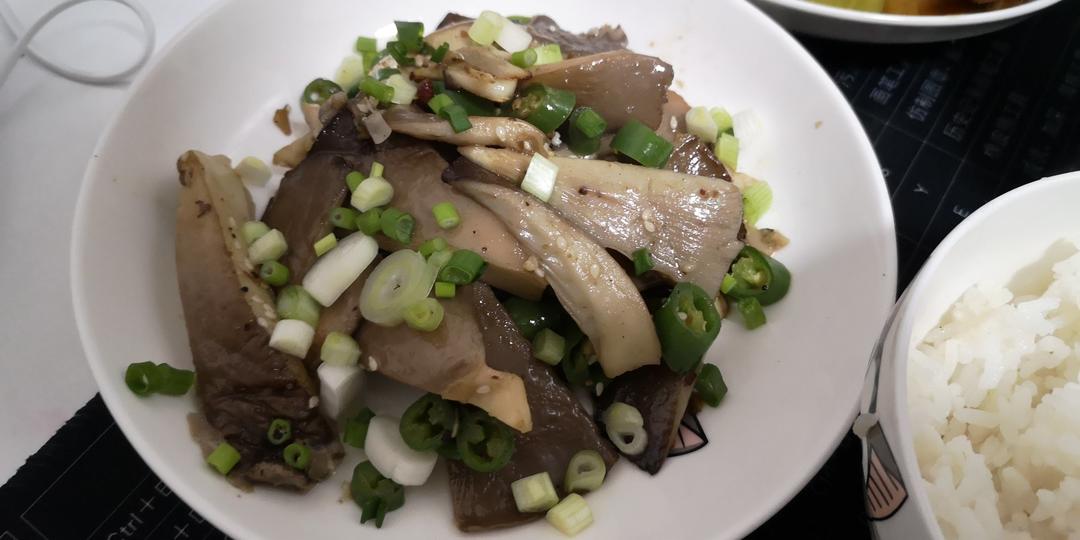 干煸平菇（有肉的味道）
