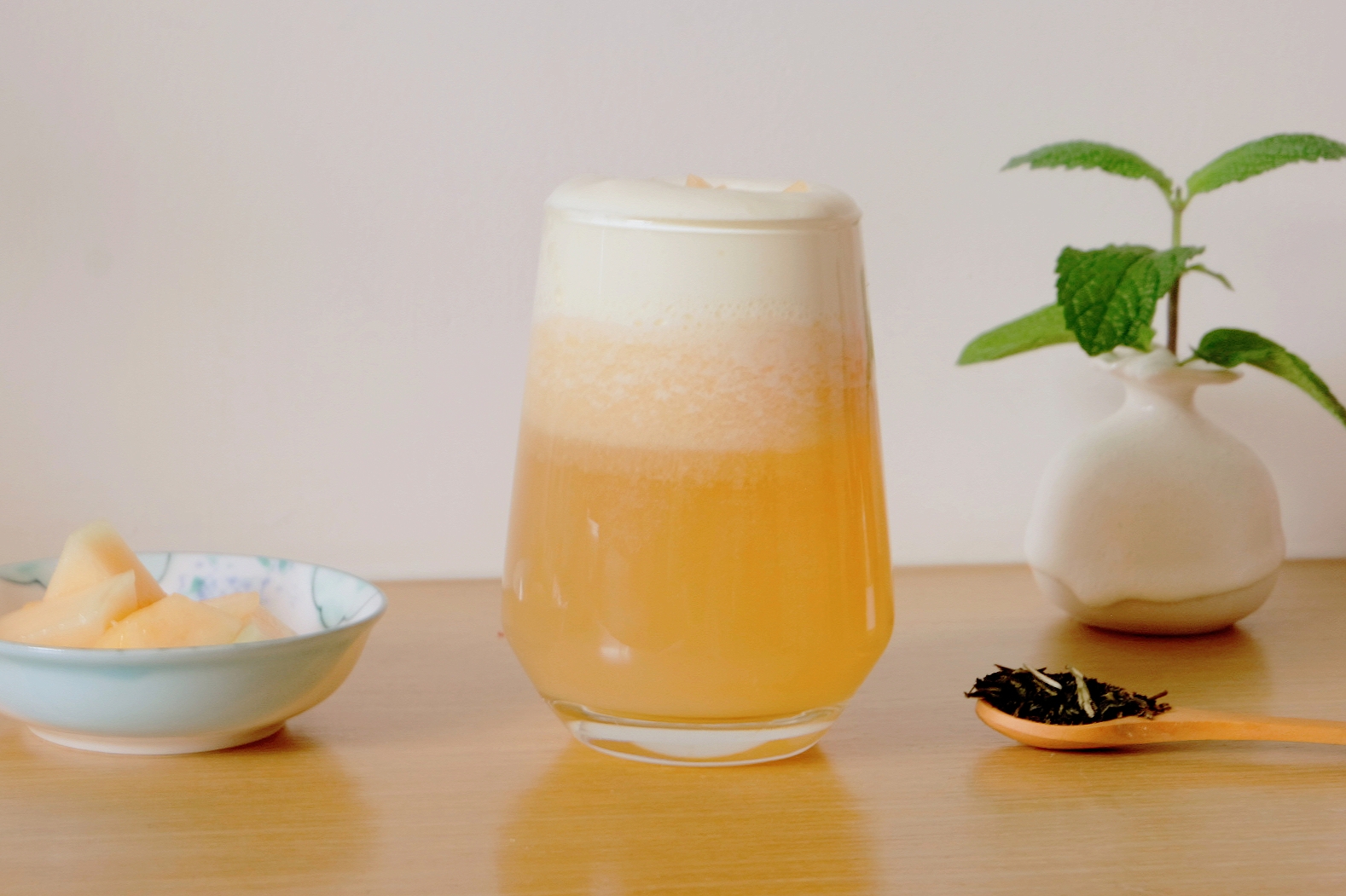 酸奶奶盖蜜瓜乌龙茶的做法 步骤7