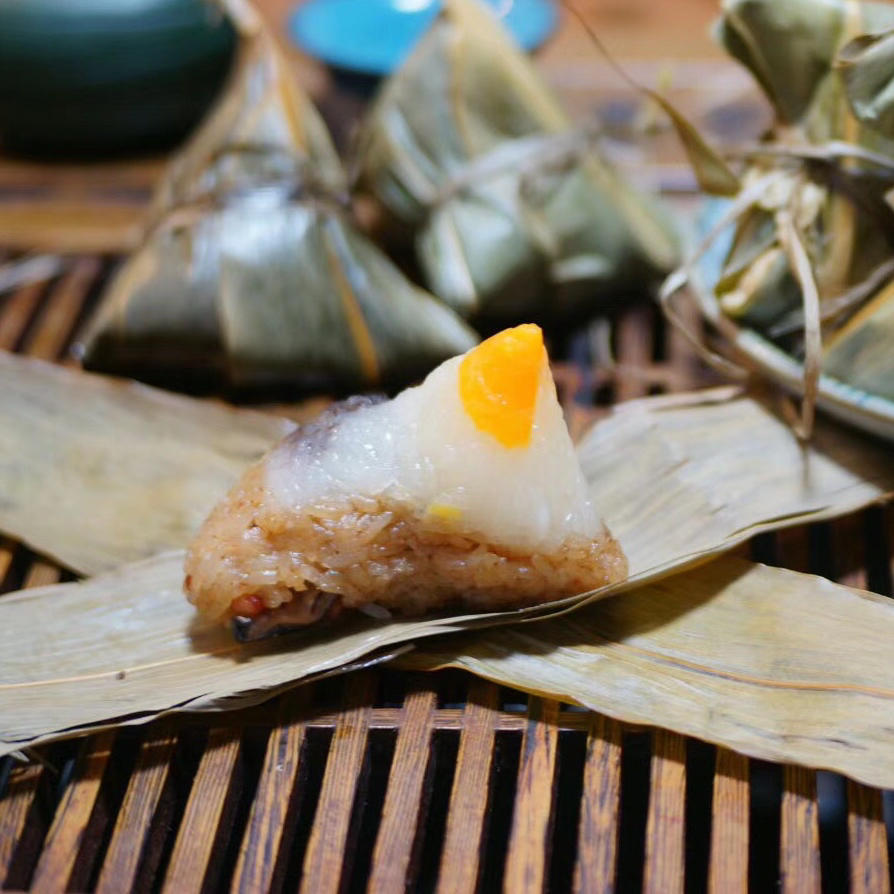 梅干菜蛋黄肉粽