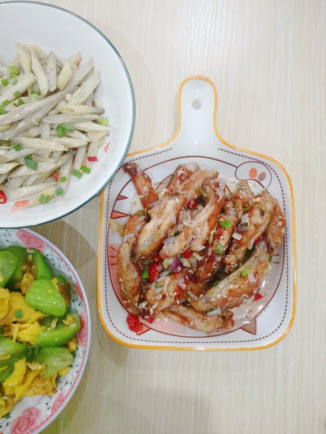 网红菜～好吃到嗦手指的蒜香鸡翅