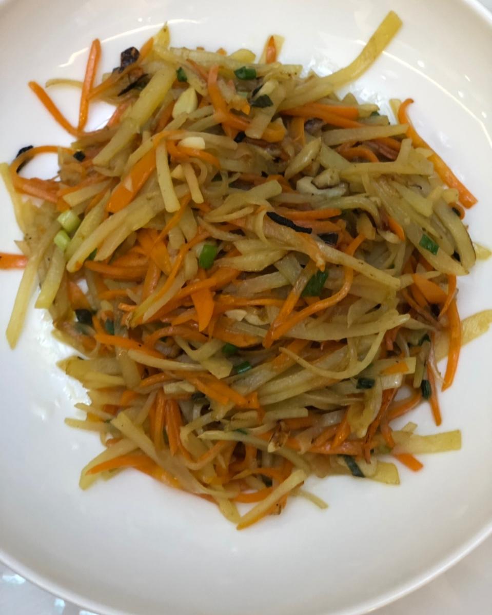 炒胡萝卜土豆丝