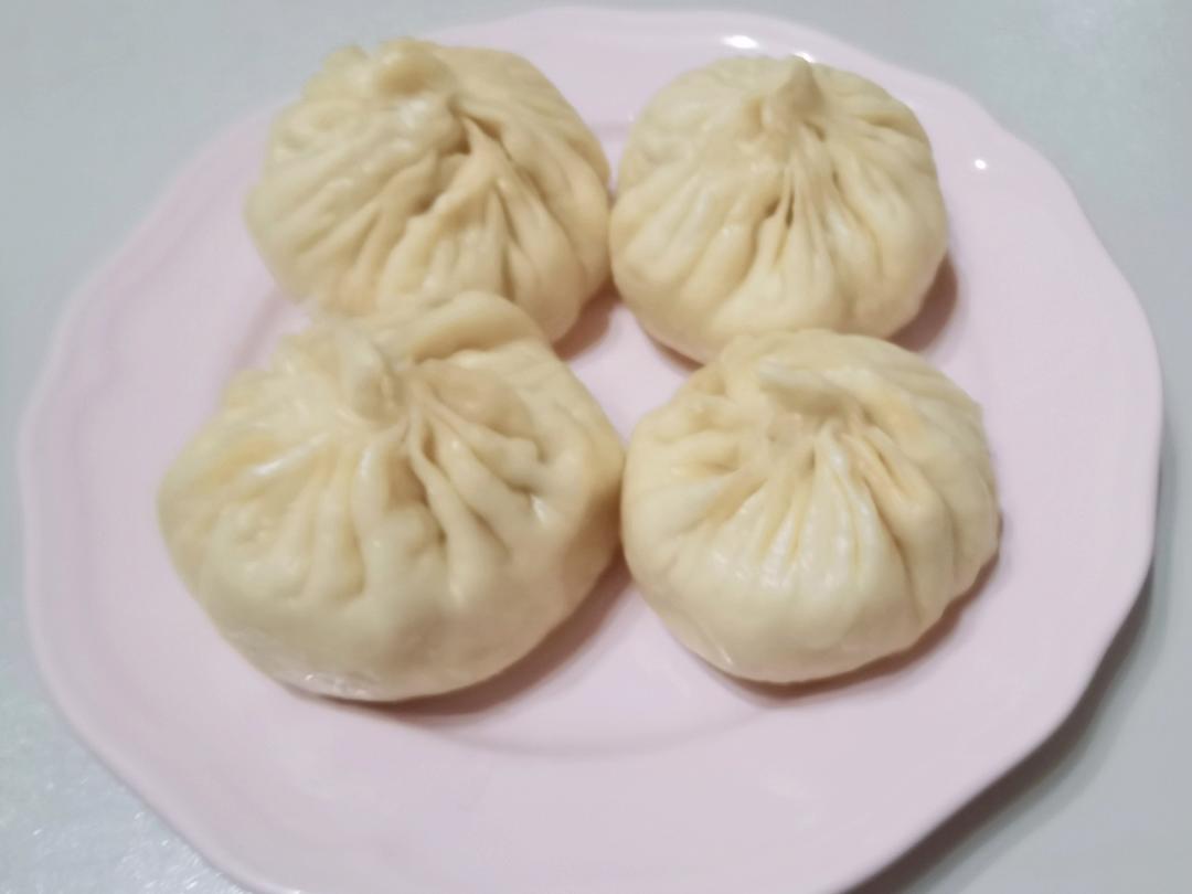 松软多汁的肉包子