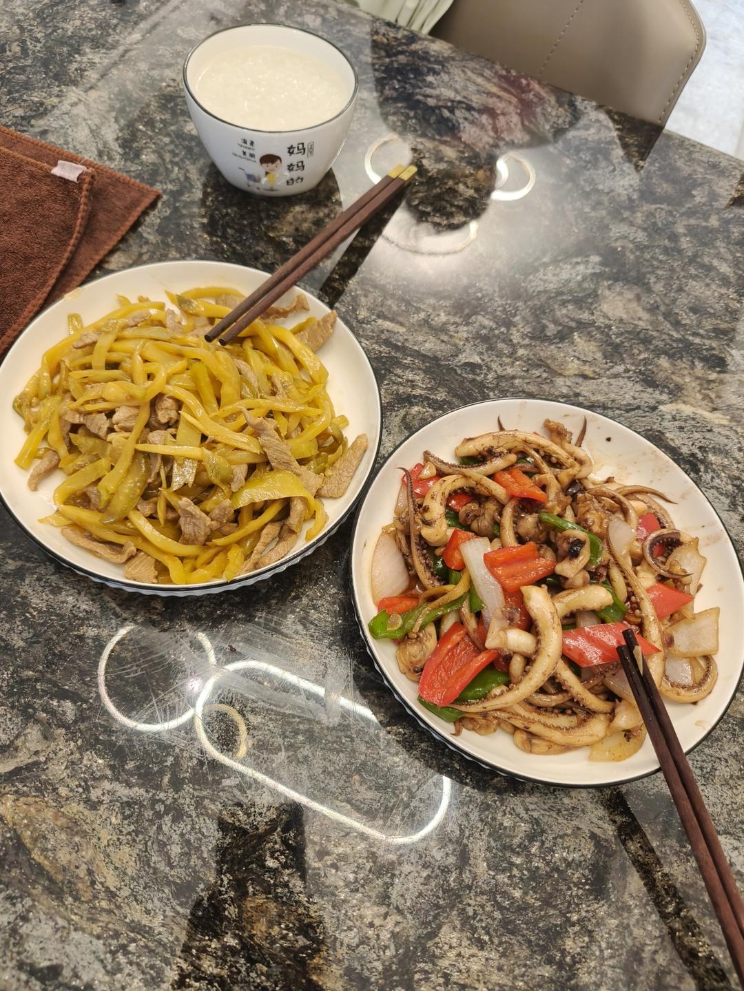 爆炒鱿鱼须，加上这一步，可以与铁板鱿鱼媲美