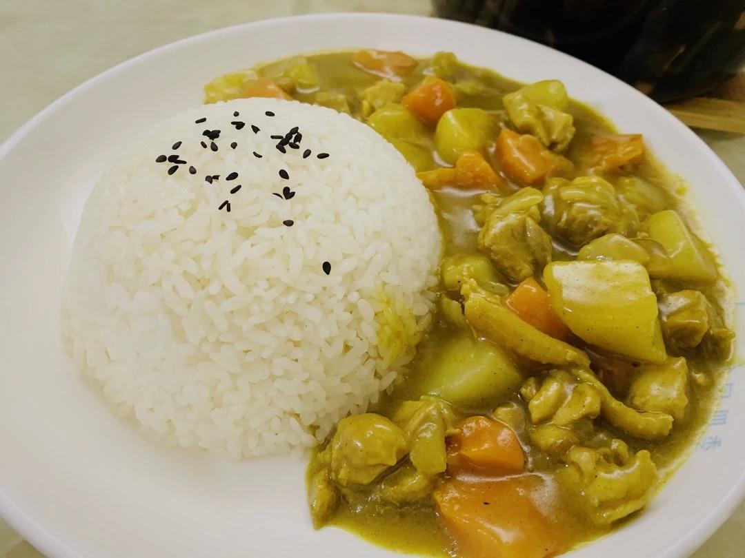 土豆咖喱鸡肉饭