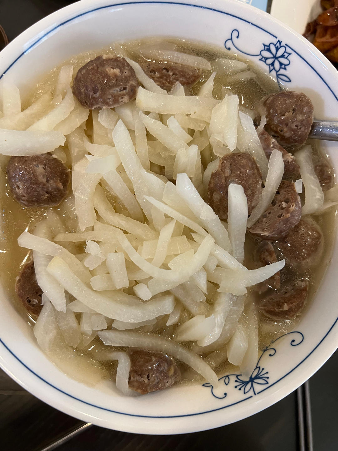 一碗清甜鲜美的萝卜丝肉丸汤