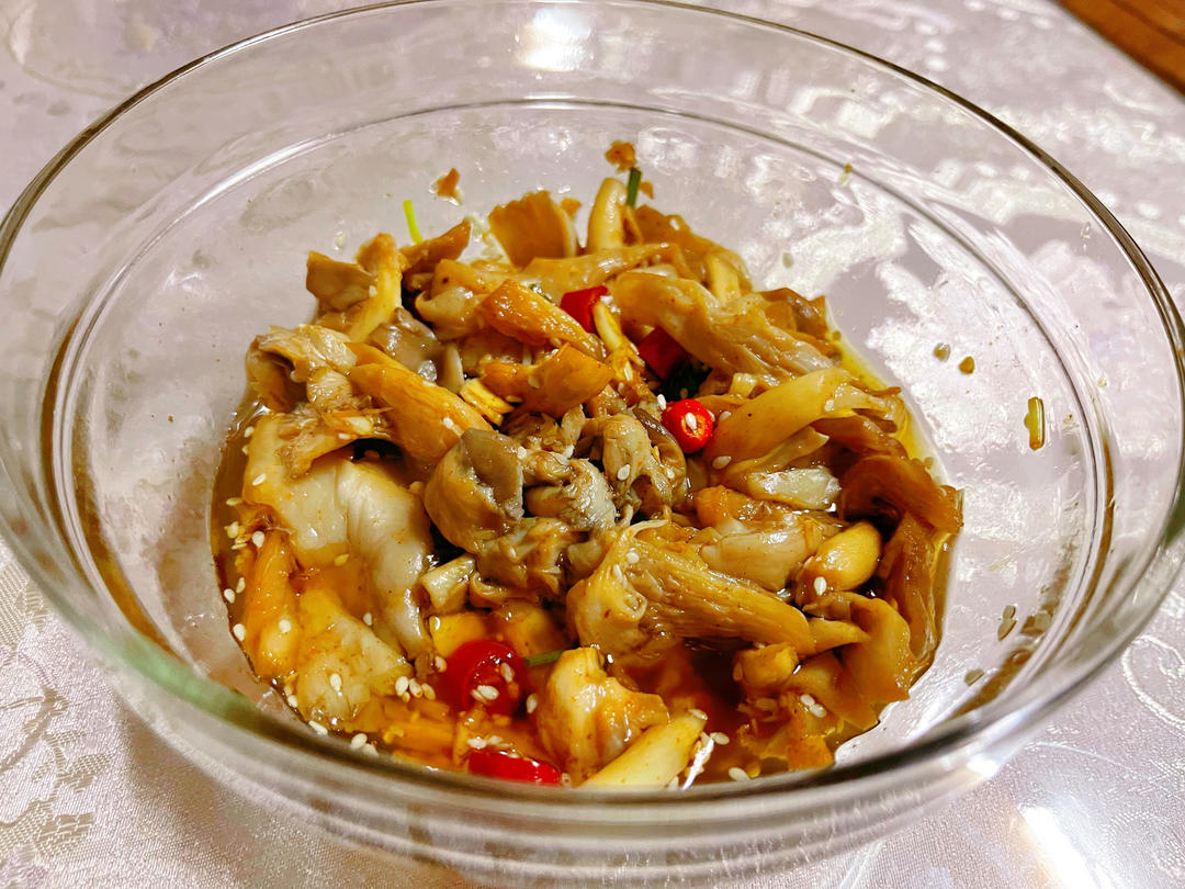 拌一盘光一盘‼️好吃到无法停下来的节奏😋😋凉拌平菇