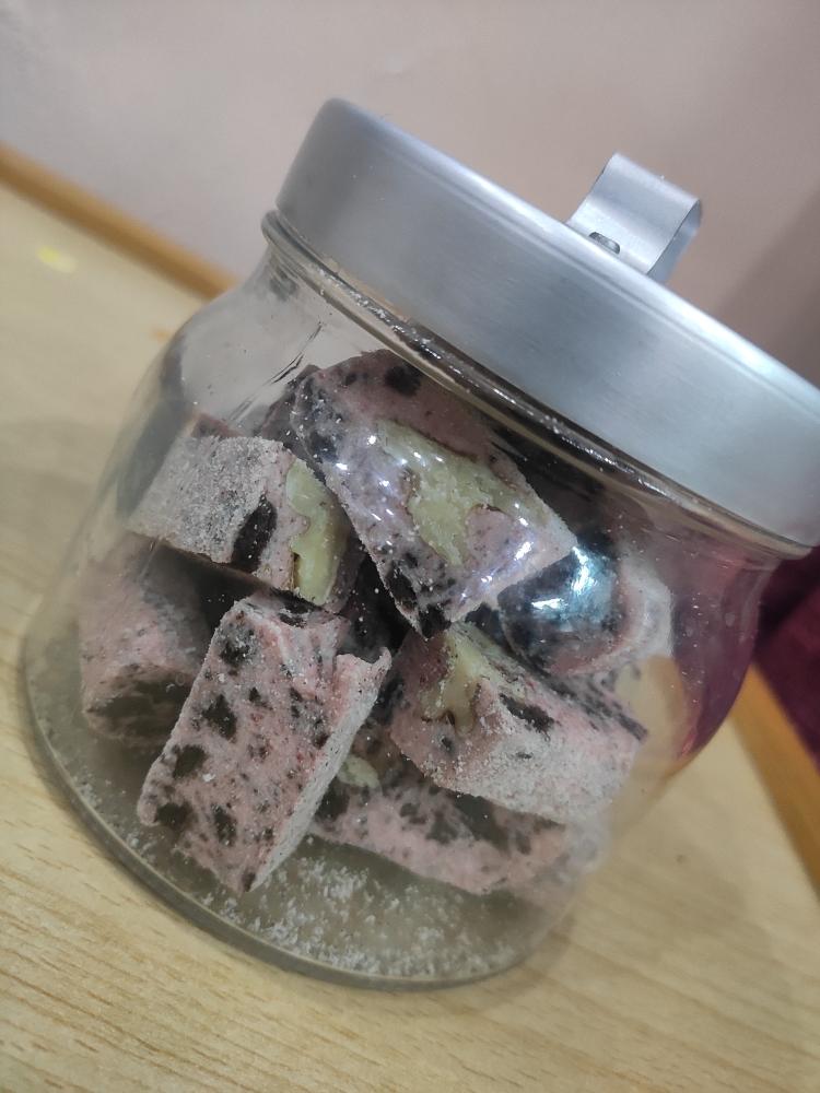 草莓奥利奥牛轧糖的做法